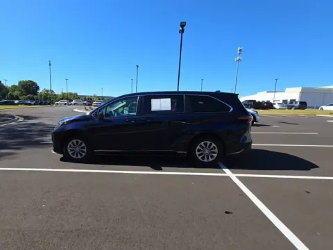 Blue 2022 Toyota Sienna LE for sale in Plano, TX