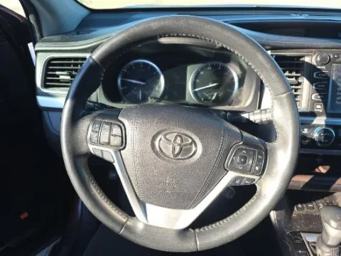 More photos of 2019 Toyota Highlander Limited at Gulliver Auto Group, TX