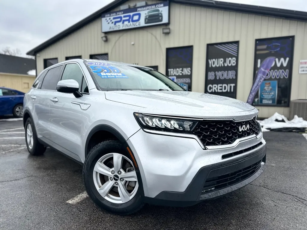 2022 Kia Sorento LX's photo