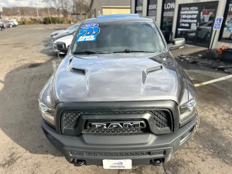 More photos of 2019 RAM 1500 CLASSIC WARLOCK at Pro Auto Finance, IN