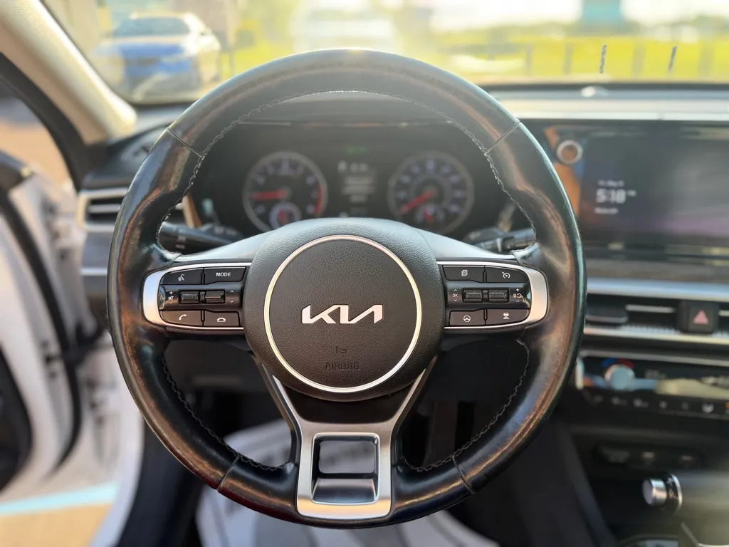 2024 Kia K5 EX - Photo 19