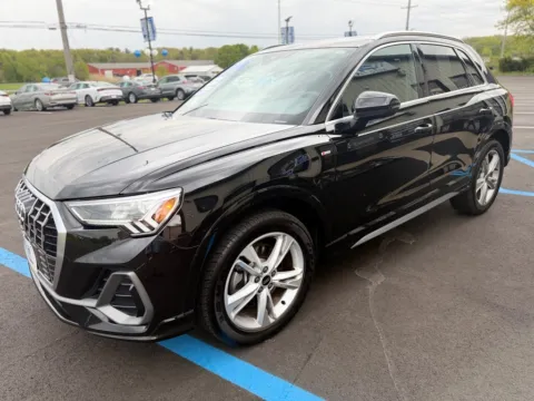 More photos of 2022 AUDI Q3 QUATTRO S LINE PREM PLUS 45 TF at Pro Auto Finance, IN