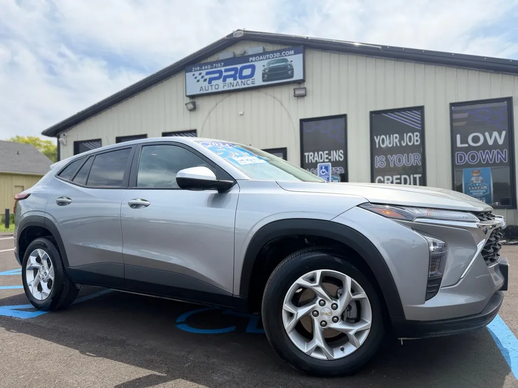 2024 Chevrolet Trax LS's photo
