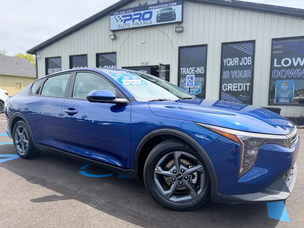 2025 Kia K4 LXS AT's photo