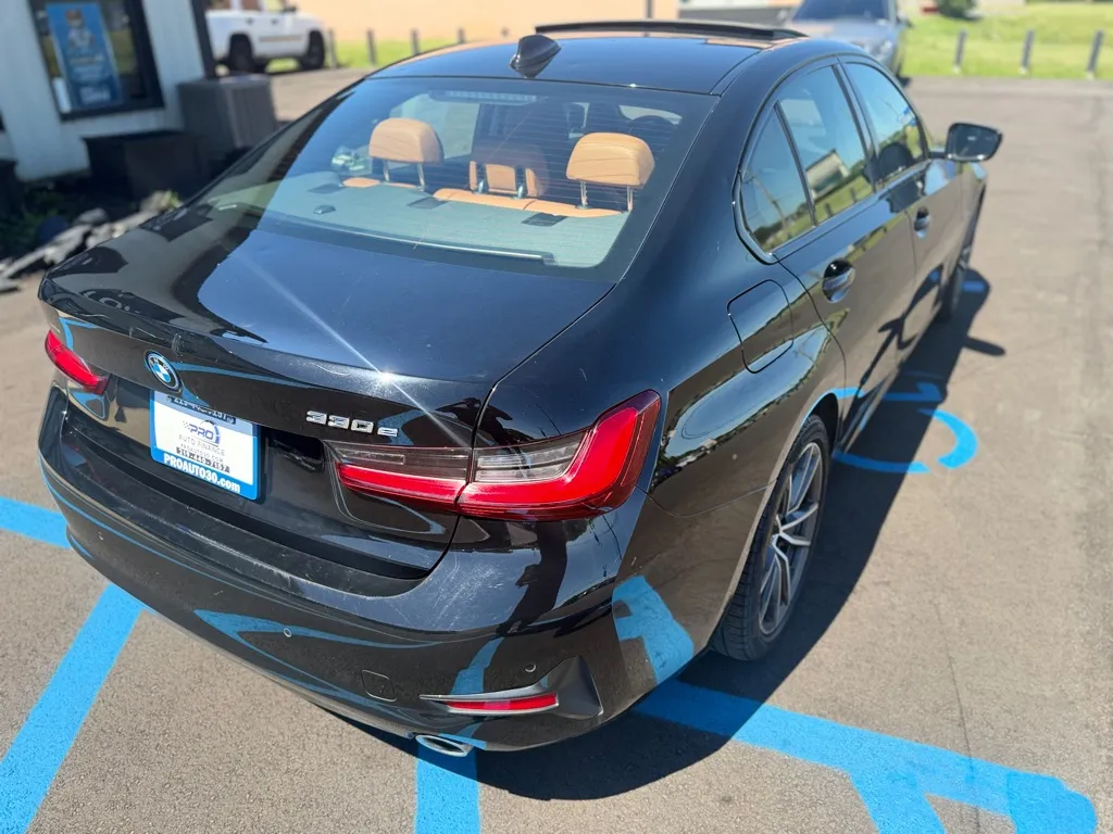 2022 BMW 3 Series 330e - Photo 14