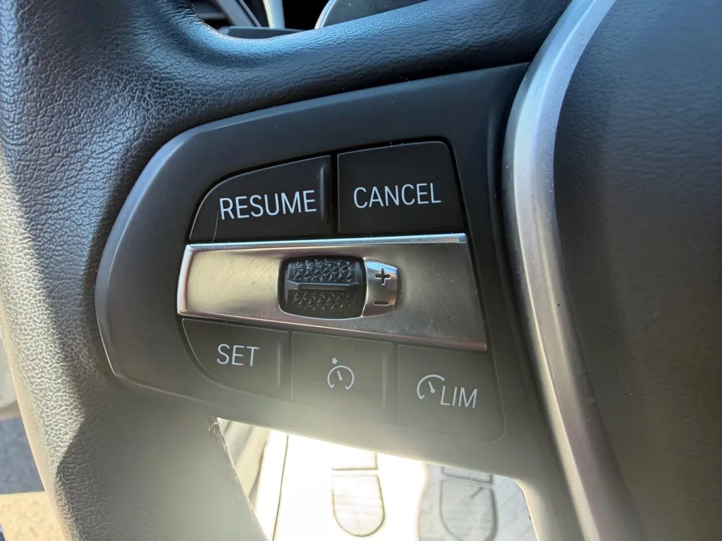 2022 BMW 3 Series 330e - Photo 23