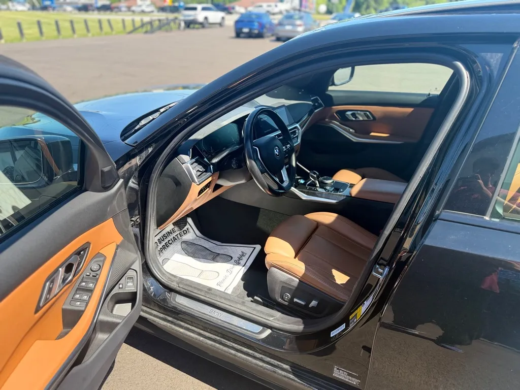 2022 BMW 3 Series 330e - Photo 20