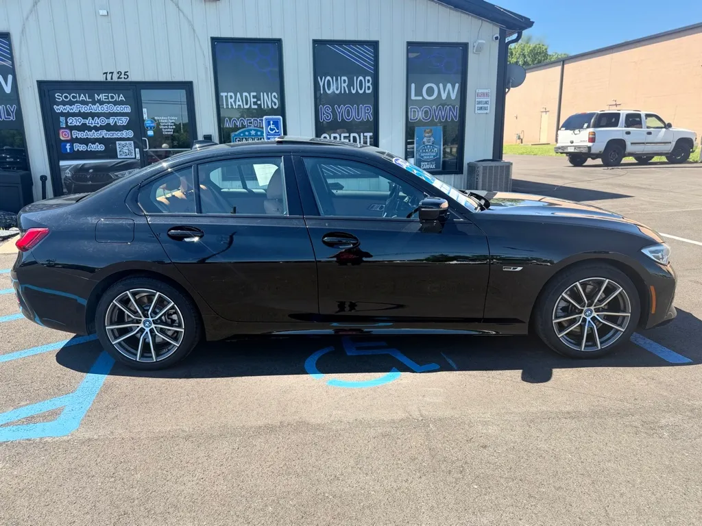 2022 BMW 3 Series 330e - Photo 15