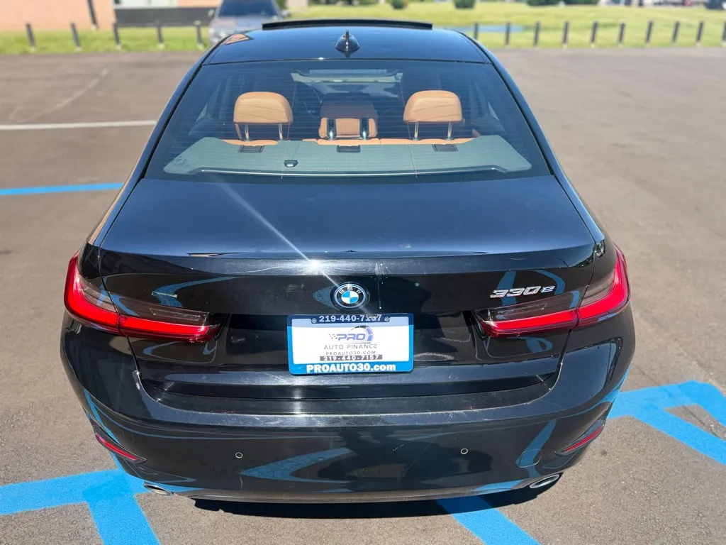 2022 BMW 3 Series 330e - Photo 11
