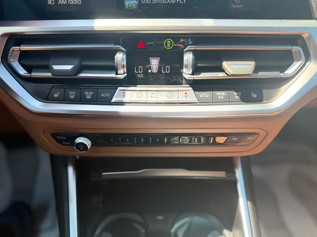2022 BMW 3 Series 330e - Photo 26