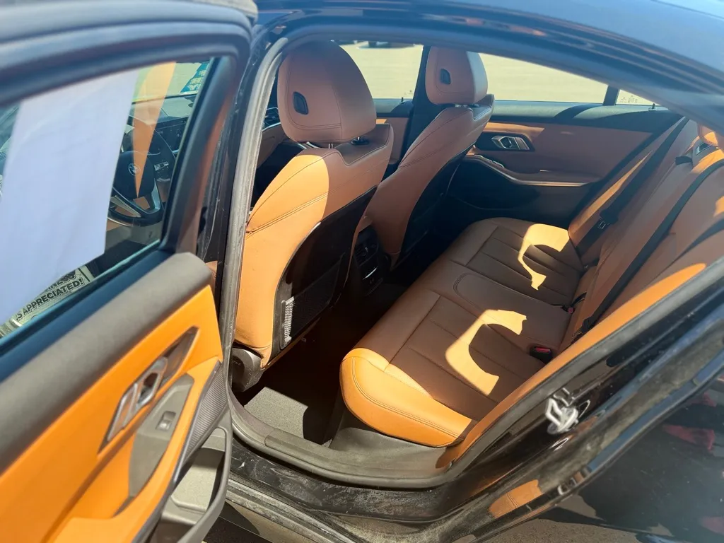 2022 BMW 3 Series 330e - Photo 17