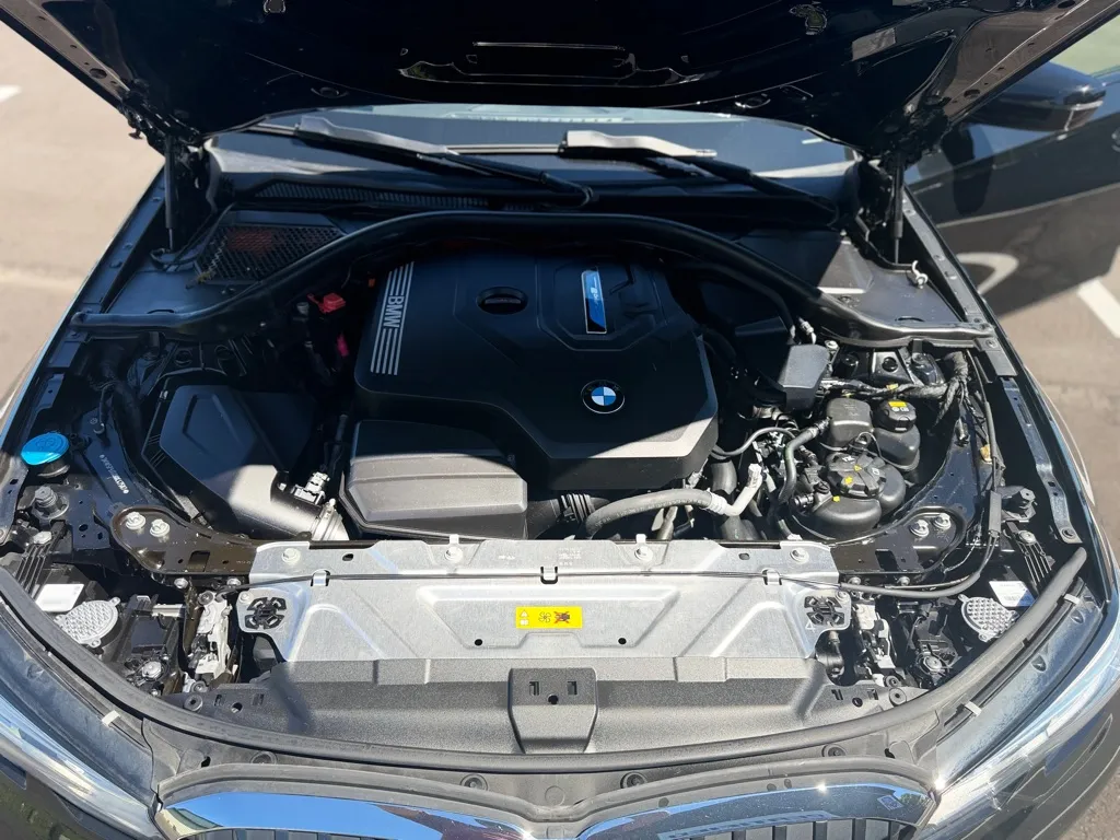 2022 BMW 3 Series 330e - Photo 28