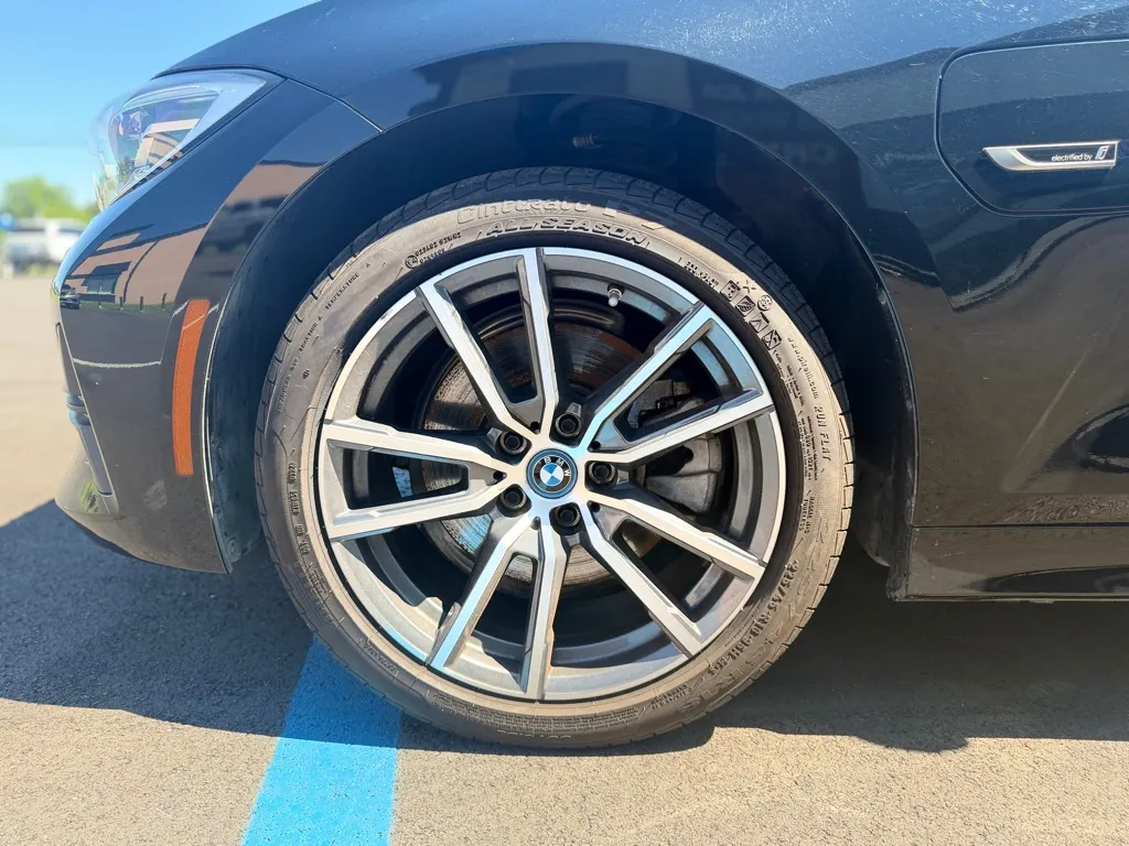 2022 BMW 3 Series 330e - Photo 16