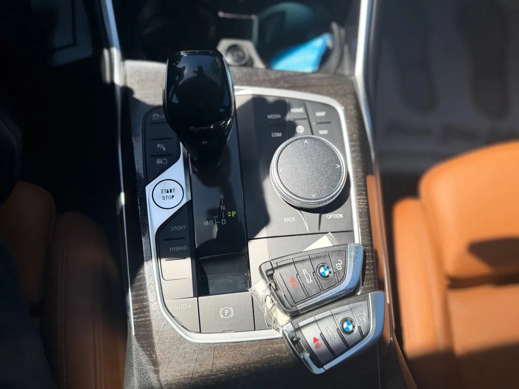 2022 BMW 3 Series 330e - Photo 27