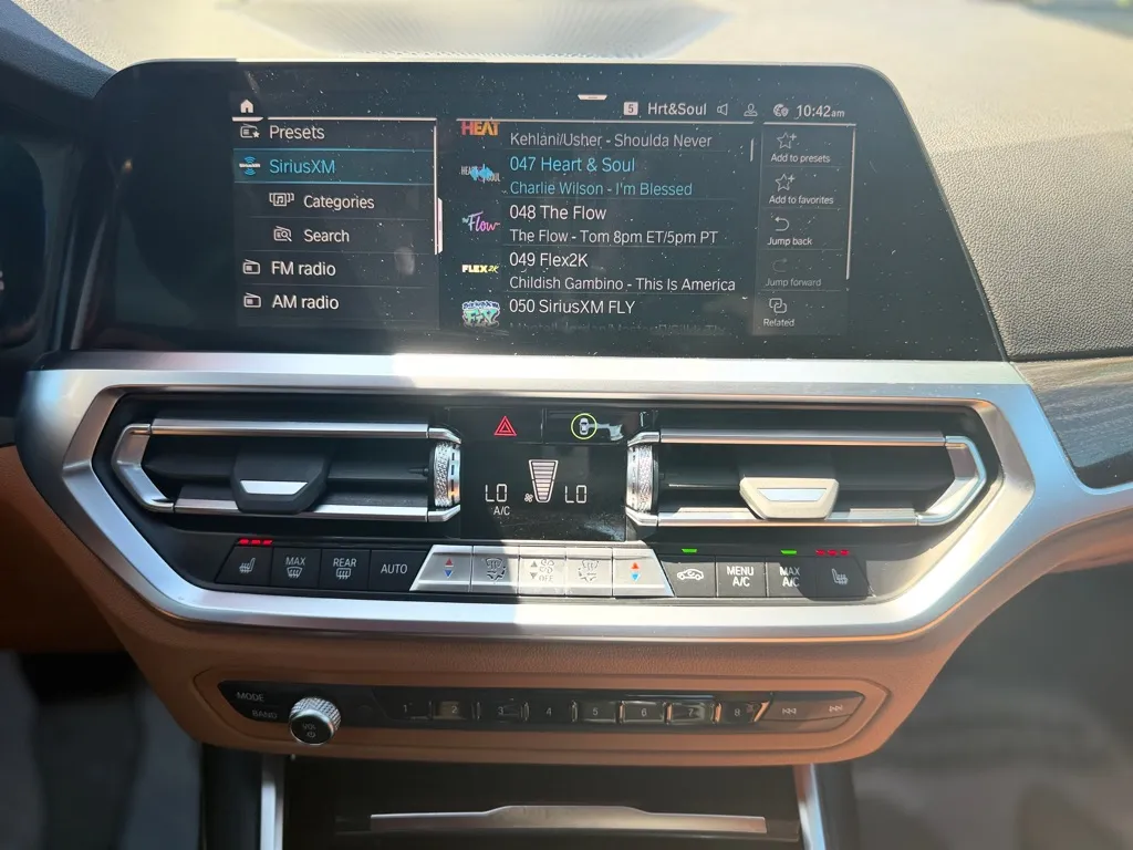 2022 BMW 3 Series 330e - Photo 24