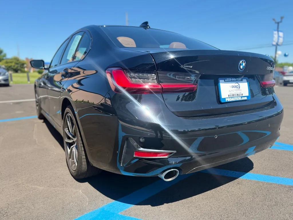 2022 BMW 3 Series 330e - Photo 8