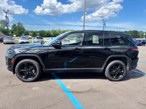 More photos of 2023 JEEP GRAND CHEROKEE LIMITED at Pro Auto Finance, IN