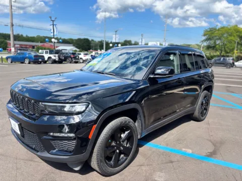 More photos of 2023 JEEP GRAND CHEROKEE LIMITED at Pro Auto Finance, IN