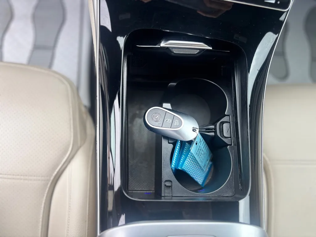 2025 Mercedes-Benz C-Class Sedan C 300 - Photo 25
