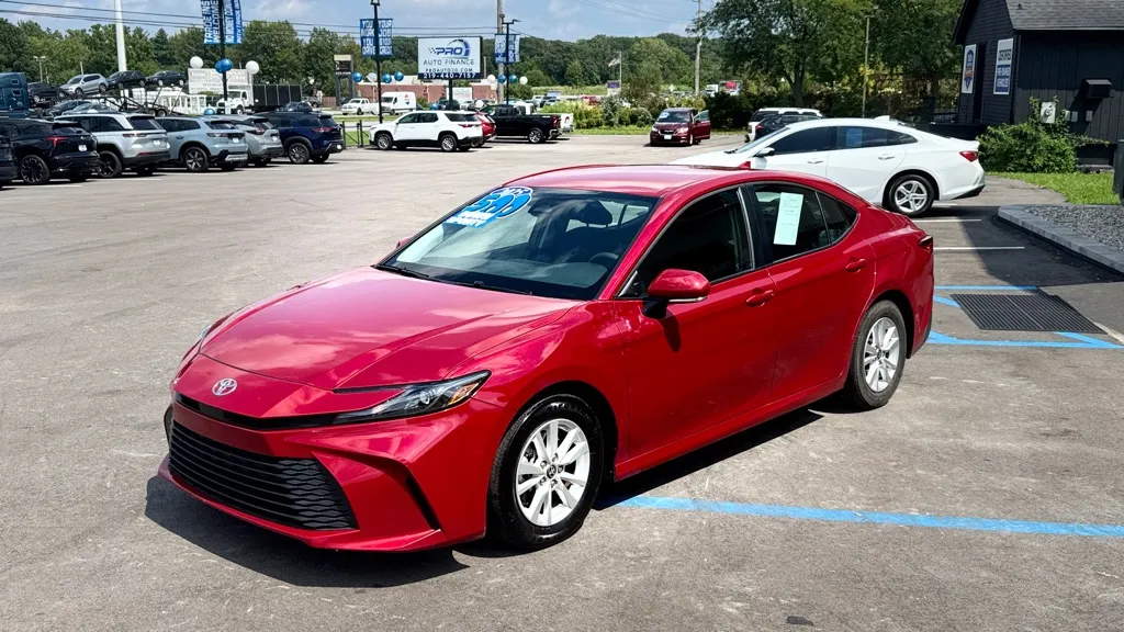 2025 Toyota Camry LE - Photo 6