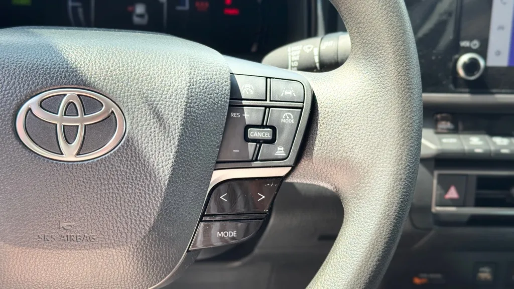 2025 Toyota Camry LE - Photo 20