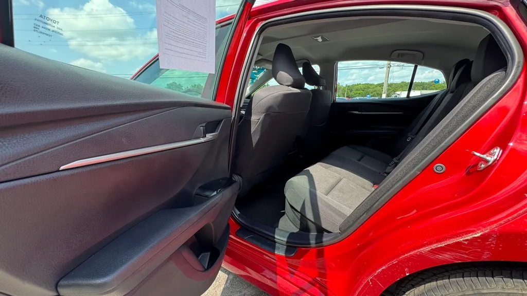 2025 Toyota Camry LE - Photo 17