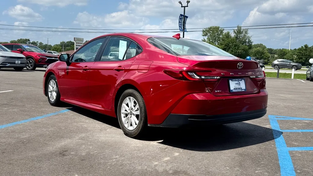 2025 Toyota Camry LE - Photo 9