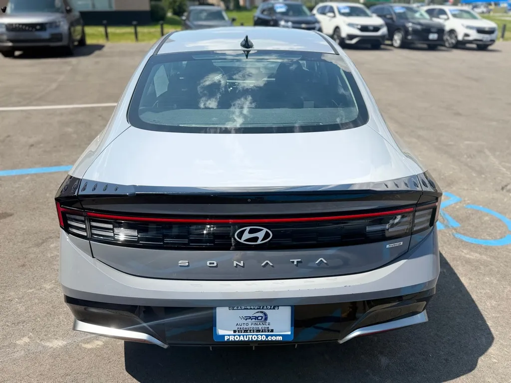 2025 Hyundai Sonata Hybrid SEL - Photo 11