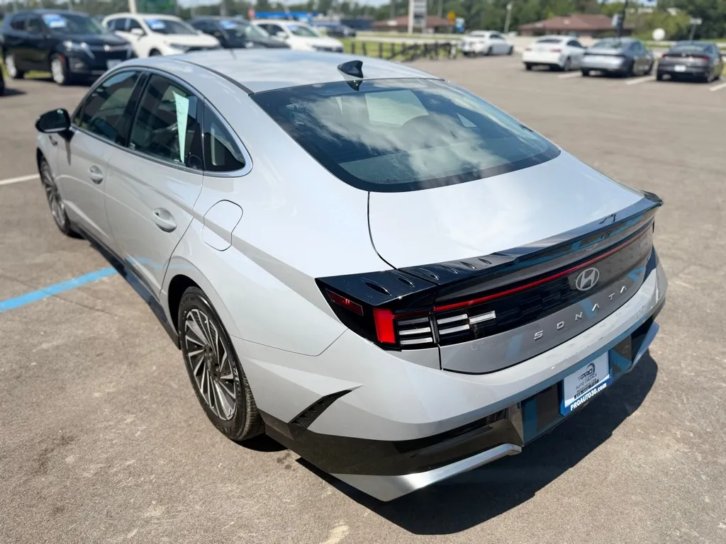 2025 Hyundai Sonata Hybrid SEL - Photo 9