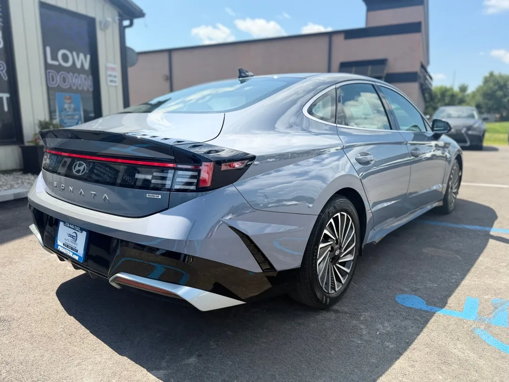 2025 Hyundai Sonata Hybrid SEL - Photo 12