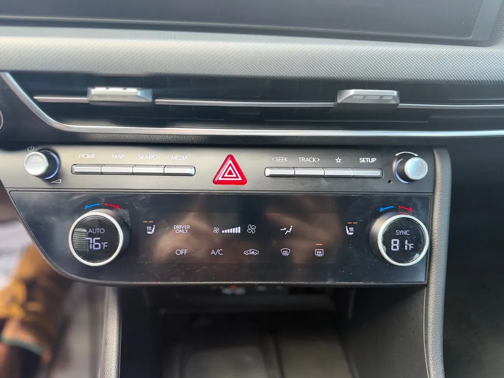 2025 Hyundai Sonata Hybrid SEL - Photo 24