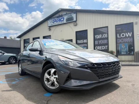 Gray 2023 HYUNDAI ELANTRA SE for sale in Crown Point, IN