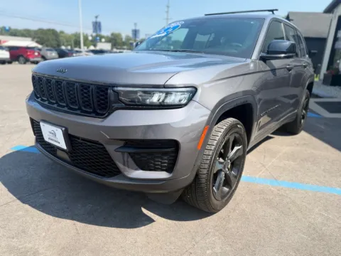 More photos of 2023 JEEP GRAND CHEROKEE ALTITUDE at Pro Auto Finance, IN
