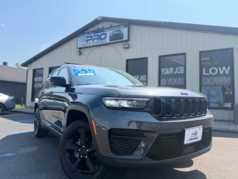 Gray 2023 JEEP GRAND CHEROKEE ALTITUDE for sale in Crown Point, IN