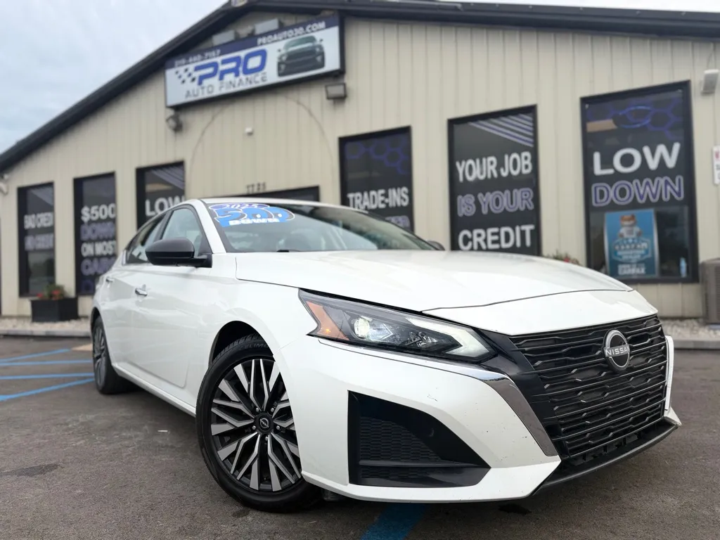White 2025 NISSAN ALTIMA 2.5 SV for sale in Crown Point, IN