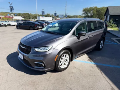 More photos of 2021 CHRYSLER PACIFICA TOURING L at Pro Auto Finance, IN