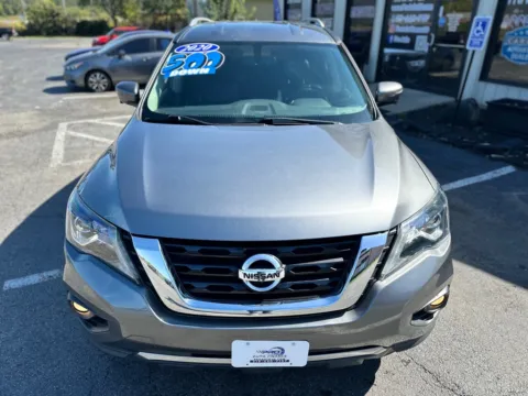 More photos of 2020 NISSAN PATHFINDER SL at Pro Auto Finance, IN