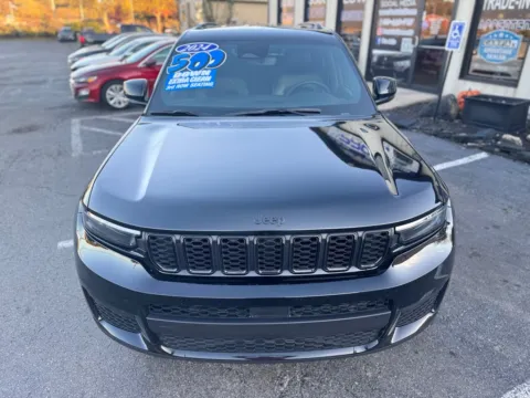 More photos of 2024 JEEP GRAND CHEROKEE ALTITUDE at Pro Auto Finance, IN