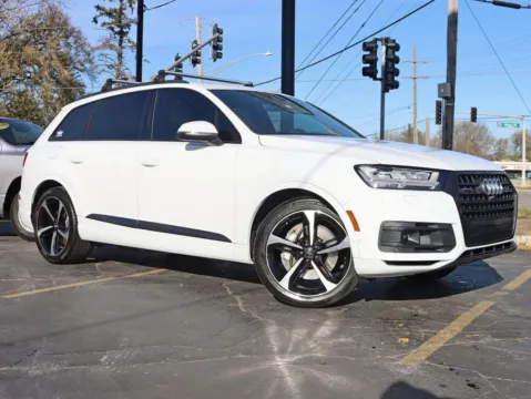 Photos of 2019 Audi Q7 55 TFSI SE Premium Plus Sport Utility 4D for sale in Roselle, IL at Exclusive Autohaus - Roselle