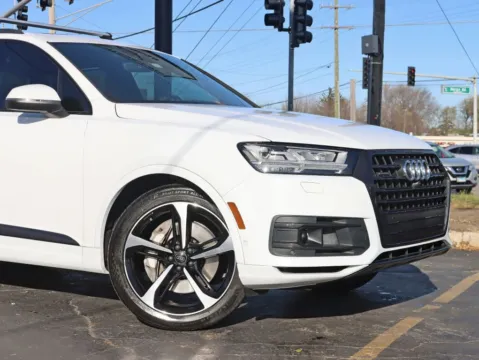 Another view of 2019 Audi Q7 55 TFSI SE Premium Plus Sport Utility 4D for sale in Roselle, IL at Exclusive Autohaus - Roselle