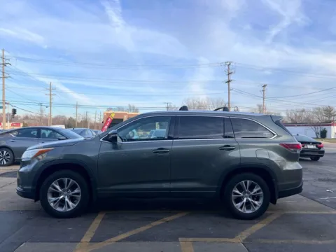 Photos of 2015 Toyota Highlander XLE Sport Utility 4D for sale in Roselle, IL at Exclusive Autohaus - Roselle