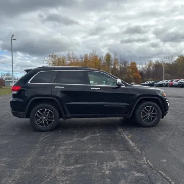 More photos of 2017 Jeep Grand Cherokee Limited Sport Utility 4D at Exclusive Autohaus - Roselle, IL