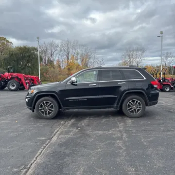 Photos of 2017 Jeep Grand Cherokee Limited Sport Utility 4D for sale in Roselle, IL at Exclusive Autohaus - Roselle