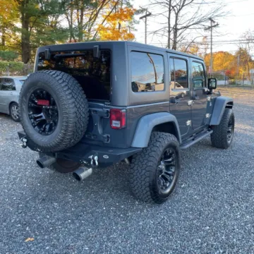 More photos of 2017 Jeep Wrangler Unlimited Rubicon Sport Utility 4D at Exclusive Autohaus - Roselle, IL
