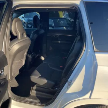 More photos of 2020 Volvo XC90 T5 Momentum Sport Utility 4D at Exclusive Autohaus - Roselle, IL