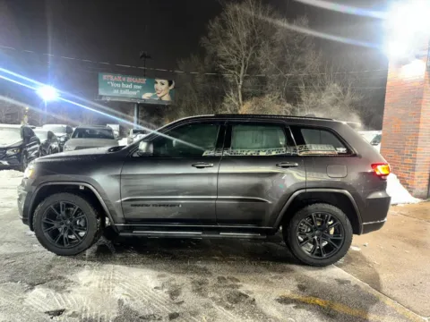 Photos of 2017 Jeep Grand Cherokee Altitude Sport Utility 4D for sale in Roselle, IL at Exclusive Autohaus - Roselle