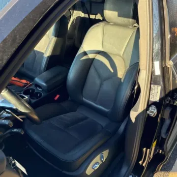 More photos of 2020 Porsche Macan Sport Utility 4D at Exclusive Autohaus - Roselle, IL