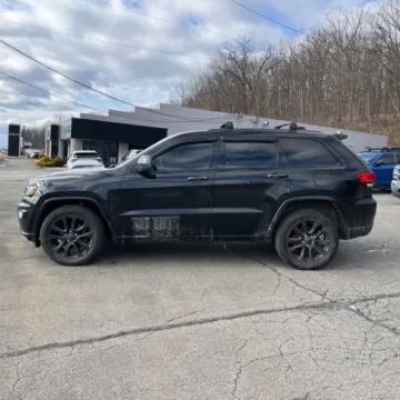 Photos of 2017 Jeep Grand Cherokee Altitude Sport Utility 4D for sale in Roselle, IL at Exclusive Autohaus - Roselle