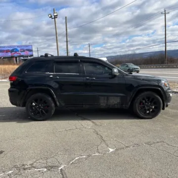 More photos of 2017 Jeep Grand Cherokee Altitude Sport Utility 4D at Exclusive Autohaus - Roselle, IL
