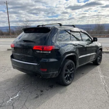 More photos of 2017 Jeep Grand Cherokee Altitude Sport Utility 4D at Exclusive Autohaus - Roselle, IL